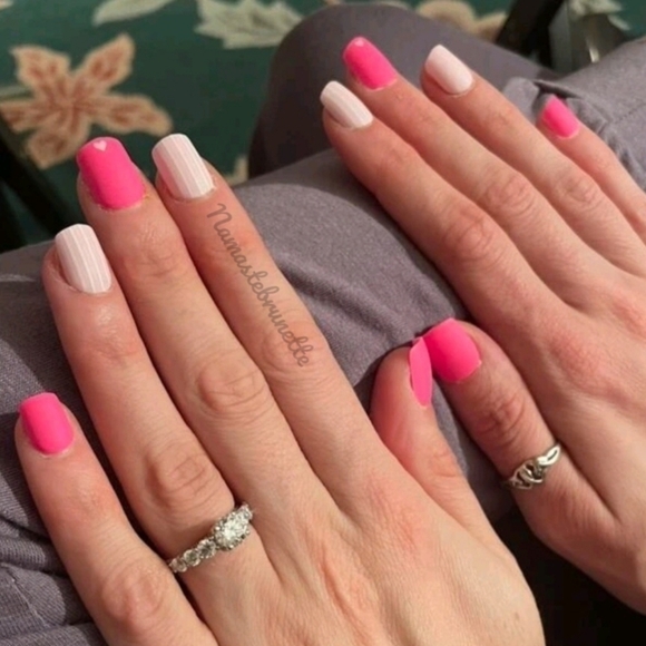 2/$16 Pink Hearts Press On Nails - Picture 6 of 17